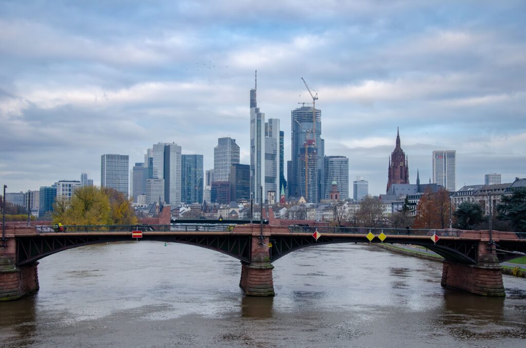 pexels photo 19433777 19433777 Beautiful view of Frankfurt am Main skyline and old bridge over the river.